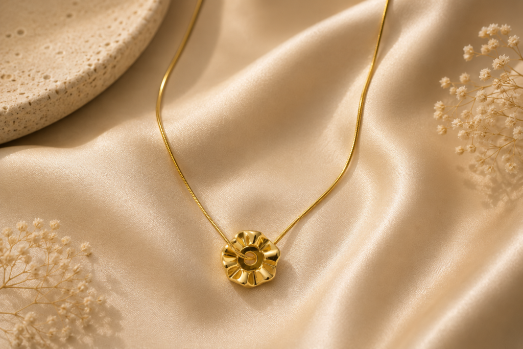 Crown Anti Tarnish pendant