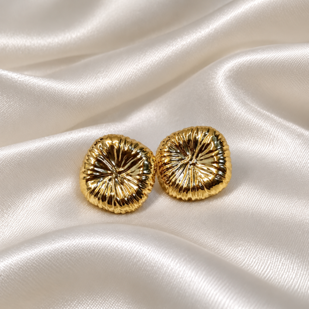 Choco gold studs