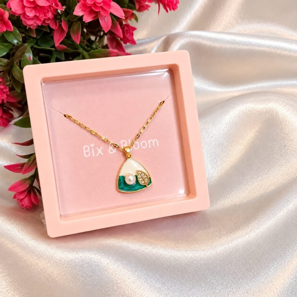 Anti Tarnish Leaf Pearl Pendant